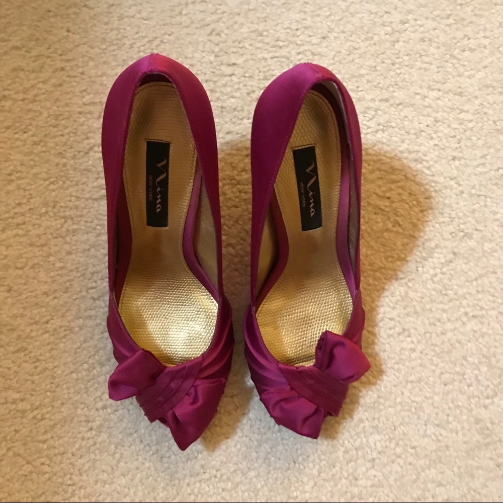 Nina Hotpink pumps with bow designed front toe.